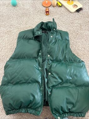 Women's Dark Green Puffer Vest - Sleeveless Quilted Layer